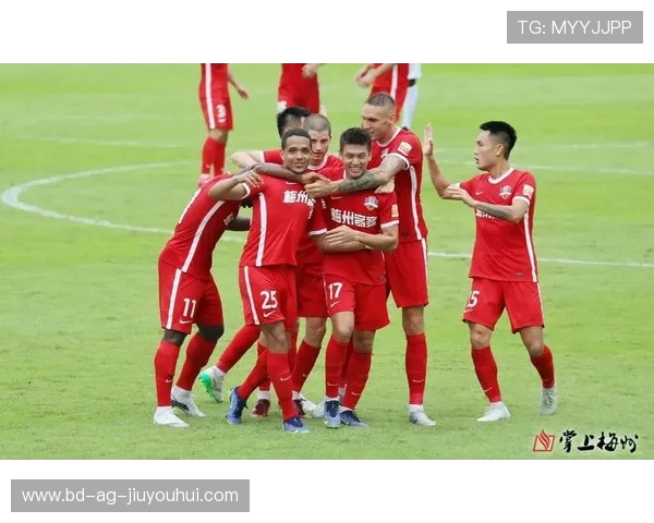 梅州足球勇战江苏全力争胜 展现团队拼搏精神力求突破